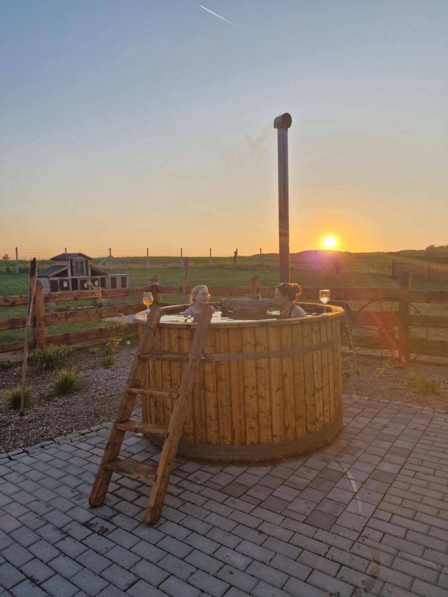 Agroturystyka Kaszuby Villagehome Borzytuchom Exteriör bild